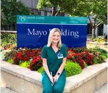 Pharmacy grad Sydney Schultz in front to Mayo Clinic sign